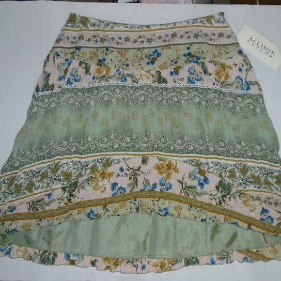 Beautiful Classic Crimp Crinkle Lined Fun Skirt